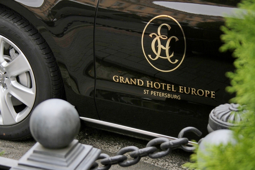 Audi A8 Long для Grand Hotel Europe