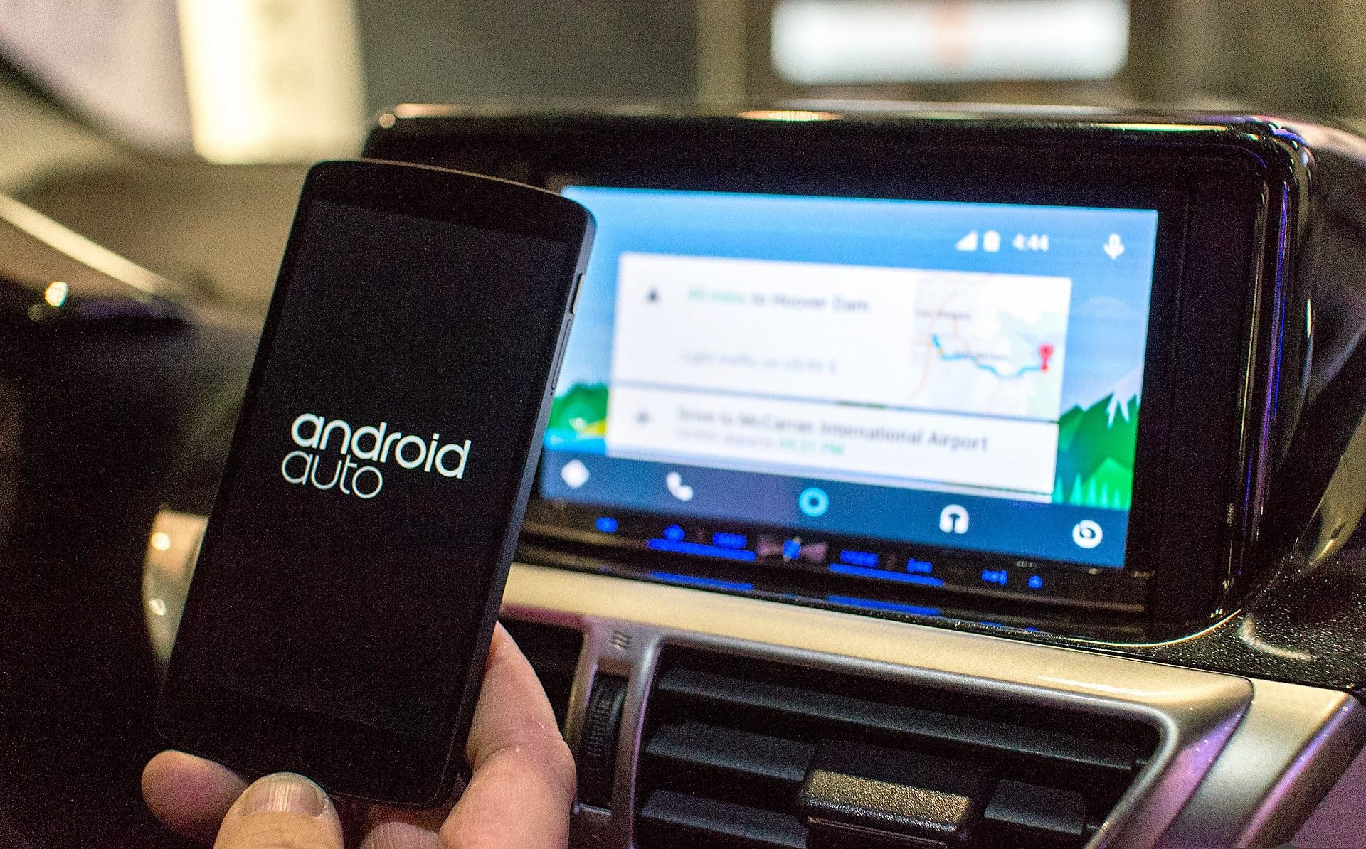 Android Auto теперь доступен и в России