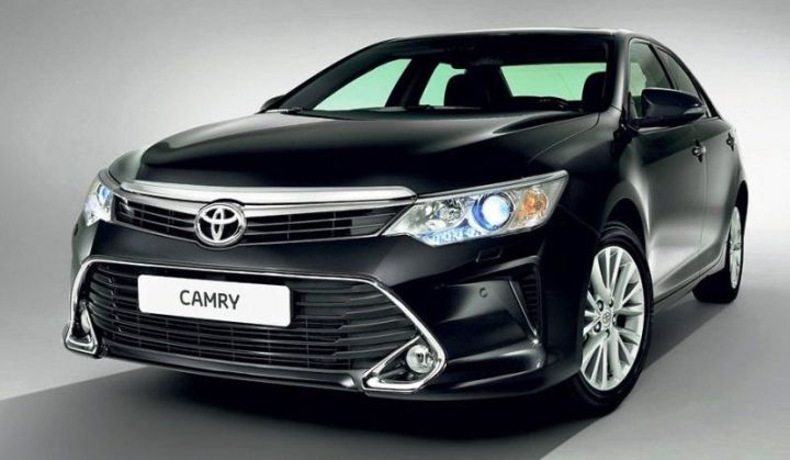 В России начинается прием заявок на новый седан Toyota Camry