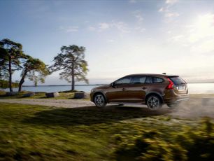 Volvo V60 получил «вседорожную» модификацию Cross Country
