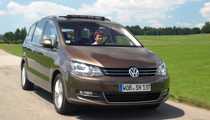 Минивэн Volkswagen Sharan летом дебютирует в Европе
