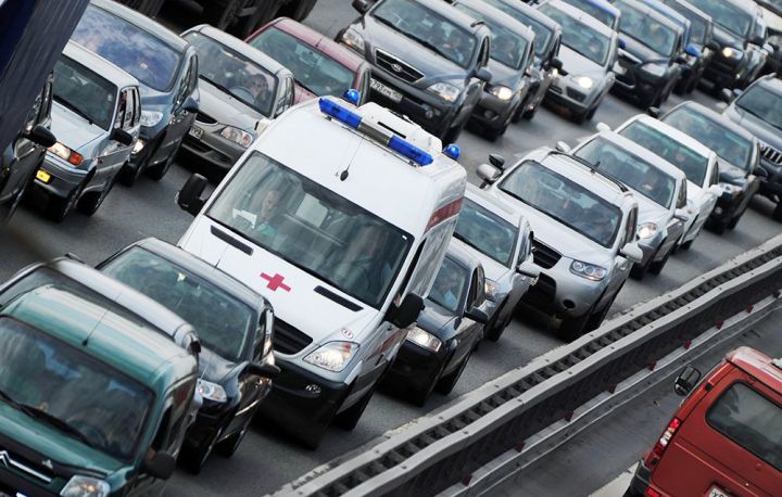 Правительство РФ планирует увеличить наказание водителей, не пропустивших скорую помощь