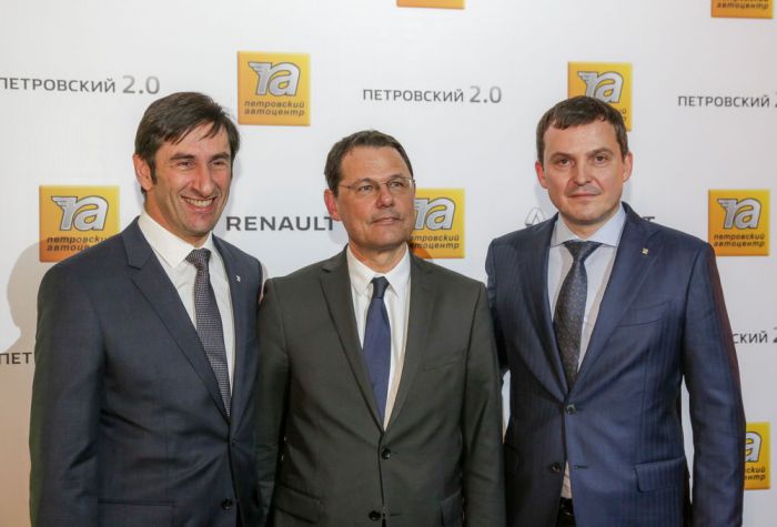 Солдунов Антон Александрович, генеральный директор, Маркман Эдуард Владимирович исполнительный директор Петровский Автоцентр и Жером Панно, комерческий директор Renault Россия Солдунов Антон Александрович, генеральный директор, Маркман Эдуард Владимирович исполнительный директор Петровский Автоцентр и Жером Панно, комерческий директор Renault Россия