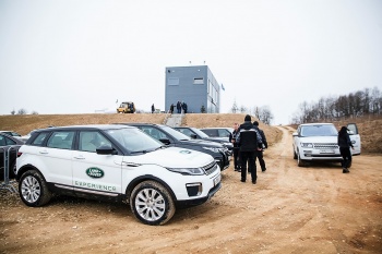 Встреча весны в центре внедорожного вождения Land Rover Experience