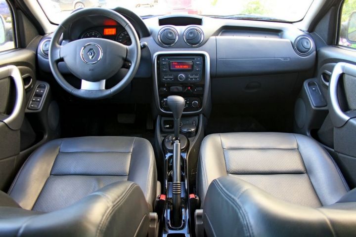 Renault Duster   - -   