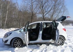 опель с дверями в обратную сторону