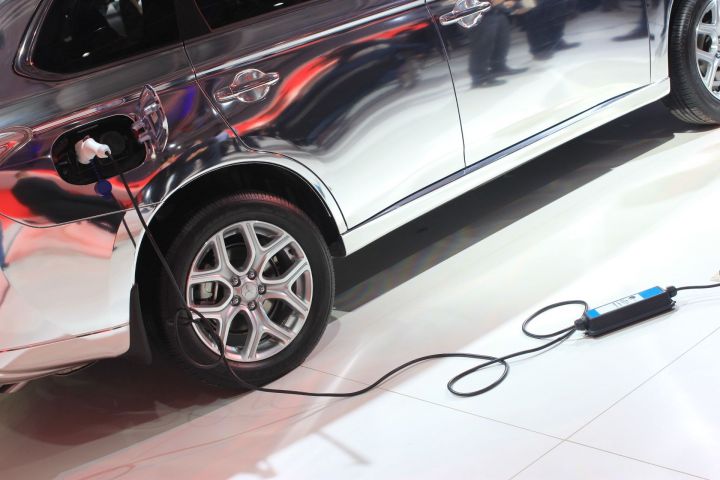 Mitsubishi Outlander PHEV подзарядка автомобиля