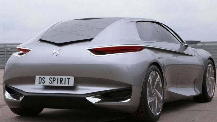 Заднее окно Citroen DS Spirit закрывают ромбовидные панели