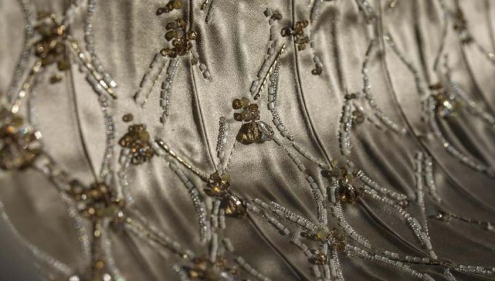 В дизайне салона Citroen DS Spirit есть ручная вышивка с кристаллами Swarovski