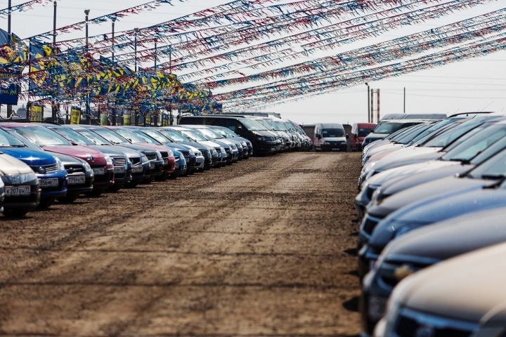 Названы мужские и женские предпочтения на вторичном рынке автомобилей 