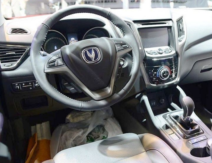 Кроссовер Changan CS75