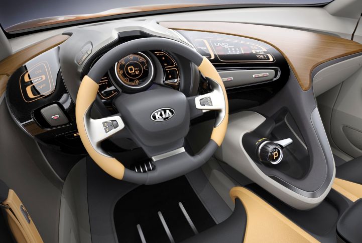 Серийное производство KIA GT запустят в 2016 году.