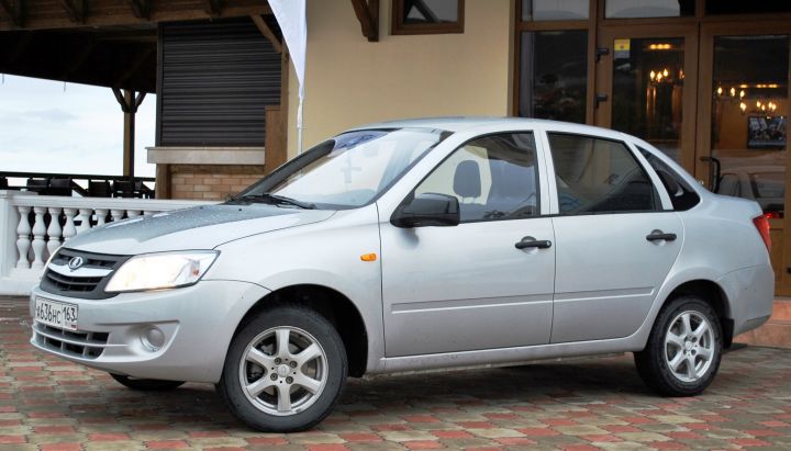 В октябре LADA Granta стал самым популярным авто в России
