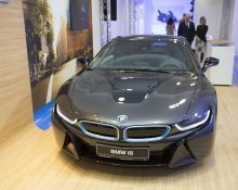 В Петербурге представили гибридный спорткар BMW i8