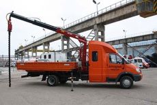 &laquo;Дорожный мастер&raquo; с двухрядной 7-местной кабиной и КМУ Amco Veba с буром