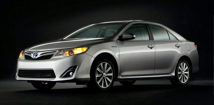 Toyota Camry обзавелся гибридной силовой установкой