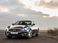 Infiniti Q70 нового поколения поступит в продажу в конце января