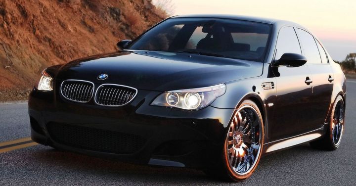 В Туркмении действует внегласный запрет на черные авто