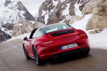 В Нью-Йорке дебютировал шикарный Porsche 911 Targa GTS