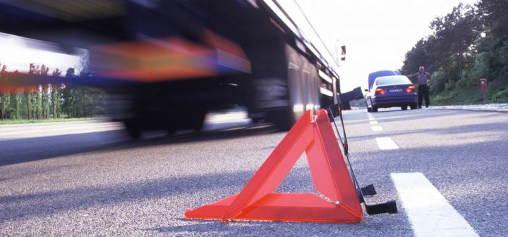 Попал в ДТП? Убери машину с дороги!