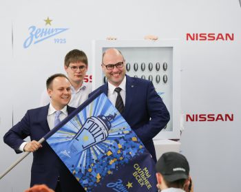 Компания Nissan вручила ключи от автомобилей игрокам ФК &laquo;Зенит&raquo; 