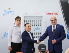 Компания Nissan вручила ключи от автомобилей игрокам ФК &laquo;Зенит&raquo; 
