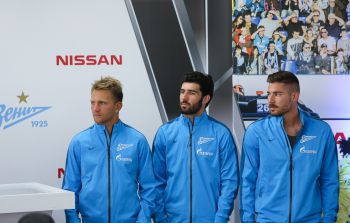 Компания Nissan вручила ключи от автомобилей игрокам ФК &laquo;Зенит&raquo; 