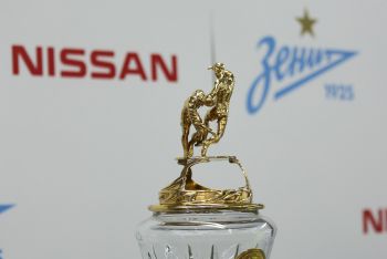 Компания Nissan вручила ключи от автомобилей игрокам ФК &laquo;Зенит&raquo; 