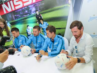 Компания Nissan вручила ключи от автомобилей игрокам ФК &laquo;Зенит&raquo; 