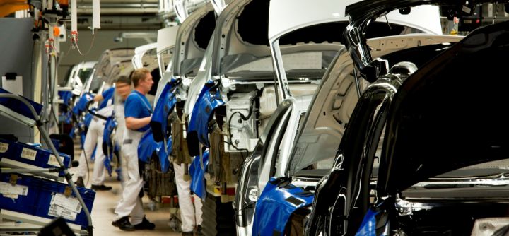 За год автозаводы России сократили 10% рабочих