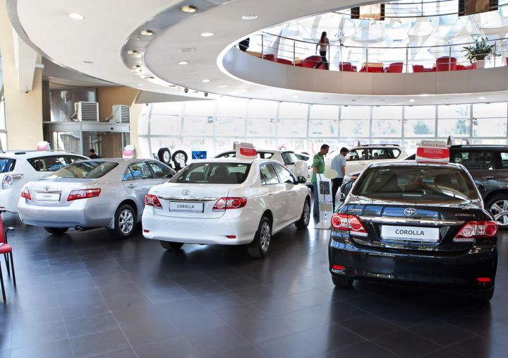 В 2015 году россияне купили новых авто на 1,3 триллиона рублей В 2015 году россияне купили новых авто на 1,3 триллиона рублей