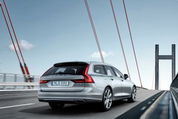 	Volvo представил универсал V90