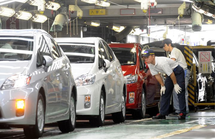 Кризис &laquo;выгоняет&raquo; иномарки с российского рынка