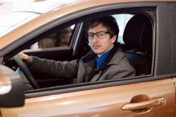 во всех автоцентрах Торгового Дома &laquo;СПАРЗ&raquo; состоялся старт продаж компактного кроссовера Lada Xray