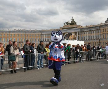 В минувшую пятницу состоялось открытие после реконструкции ледовой арены СК &laquo;Юбилейный&raquo;. Оно прошло при поддержке SKODA AUTO Россия, Генерального спонсора Чемпионата мира по хоккею 2016. Стадион станет одной из двух ключевых площадок, которые примут матчи Чемпионата мира IIHF 2016.  Кроме того, SKODA AUTO Россия провела хоккейный флеш-моб на Дворцовой площади, посвященный скорому старту Чемпионата.  В этом году Россия в третий раз примет Чемпионат мира по хоккею, который пройдет с 6 по 22 мая в Москве и Санкт-Петербурге. Площадками для матчей станут ВТБ Ледовый дворец в Москве и СК &laquo;Юбилейный&raquo; в Санкт-Петербурге, который впервые открыл свои двери после реконструкции в минувшую пятницу. SKODA AUTO Россия &ndash; Генеральный спонсор Чемпионата мира по хоккею 2016 и партнер мужской Национальной сборной России по хоккею &ndash; поддержала это торжественное событие. Первой ласточкой в череде будущих игр стали два товарищеских матч Россия-Норвегия в рамках Еврочелленджа, давшие возможность российским спортсменам впервые попробовать свои силы на новой ледовой площадке.  Для Федерации хоккея России проведение тестовых игр с участием главной команды страны на обновлённой арене СК &laquo;Юбилейный&raquo; - одно из важных мероприятий в ходе подготовки к домашнему чемпионату мира. Федерация, как один из членов оргкомитета ЧМ, проверила готовность реконструированной арены к главному турниру года.  Марка SKODA продолжила отмечать приближение старта Чемпионата мира по хоккею, организовав в субботу грандиозное мероприятие в самом сердце Санкт-Петербурга. Флешмоб поддержали такие знаменитые российские хоккеисты, как Александр Юдин, серебряный призер Чемпионата мира 2002; Петр Андреев, ветеран СКА, бронзовый призер Чемпионата СССР 1971 года; Борис Чистяков, чемпион Европы в составе юниорской сборной СССР, бронзовый призер Чемпионата СССР 1971 года; Павел Черенков, знаменитый защитник Крыльев Советов в сезонах 1984-86 гг., а также капитан Молодежной сборной России по хоккею Владислав Каменев.  Информация о марке и фотографии доступны на российском медиа-сайте SKODA после регистрации: press.skoda-avto.ru