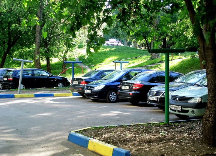 Автомобилистам могут передать парковочные места в полноправное владение Автомобилистам могут передать парковочные места в полноправное владение