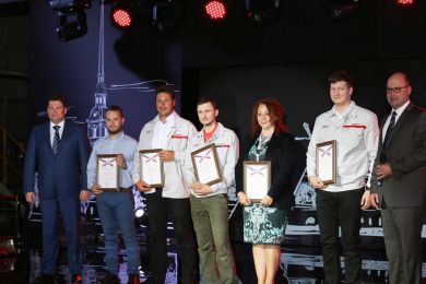 Сергей Морозов, зам.министра Промыщленности и Торговли РФ и работники завода Nissan в СПБ