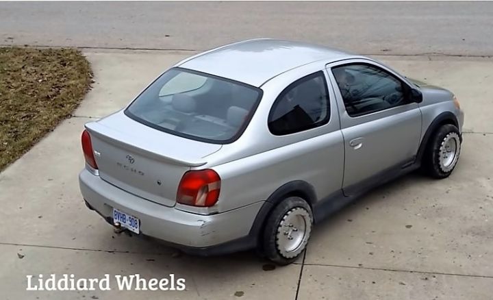 Новые чудо-колеса поворачивают машину на месте