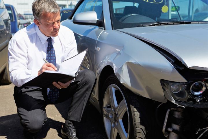 Страховщики грозят штрафами за общение с автоюристами Страховщики грозят штрафами за общение с автоюристами