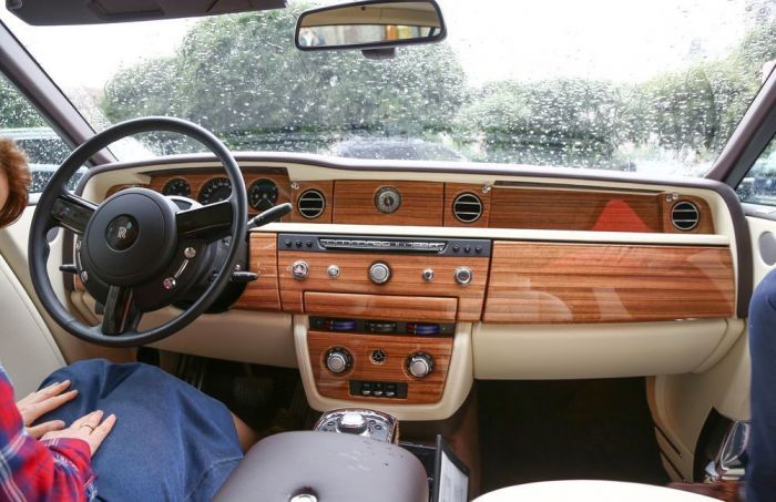 Rolls-Royce Motor Cars St.Petersburg. Тест-драйв по улицам Санкт-Петербурга Rolls-Royce Motor Cars St.Petersburg. Тест-драйв по улицам Санкт-Петербурга