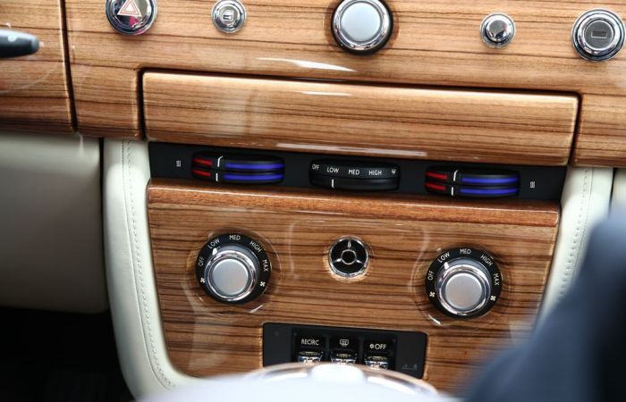 Rolls-Royce Motor Cars St.Petersburg. Тест-драйв по улицам Санкт-Петербурга Rolls-Royce Motor Cars St.Petersburg. Тест-драйв по улицам Санкт-Петербурга