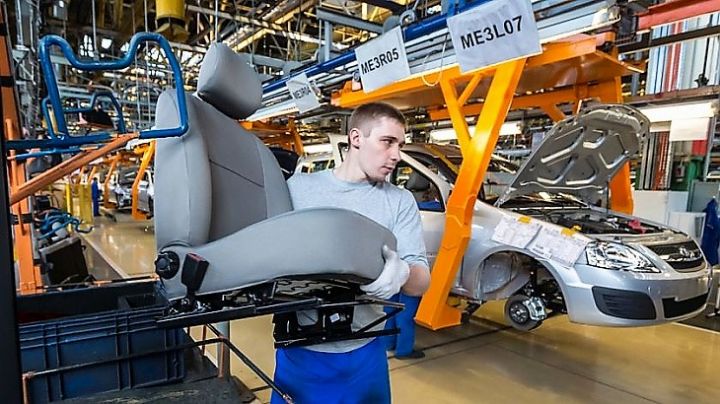 «АвтоВАЗ» увольняет 740 работников