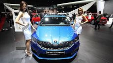 Самые красивые девушки международного автосалона