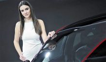Самые красивые девушки международного автосалона