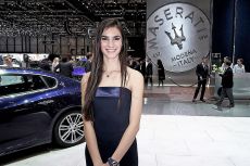 Самые красивые девушки международного автосалона