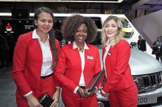 Самые красивые девушки международного автосалона