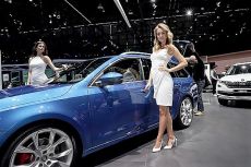 Самые красивые девушки международного автосалона