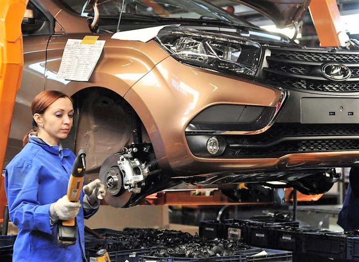 В России стали выпускать на 25% больше легковушек